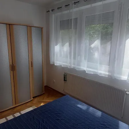 Puskás 2, 3 Terasszal Apartman