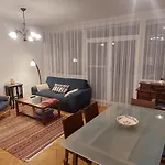 Puskas 2, 3 Terasszal شقة