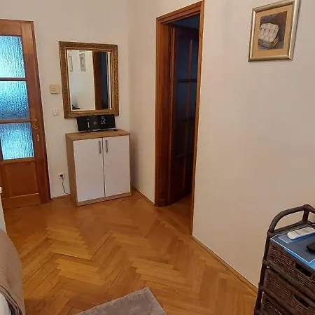 Puskas 2, Buda 3 Szoba Terasz