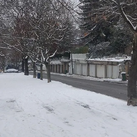 Puskás 2, 3 Terasszal Apartamento